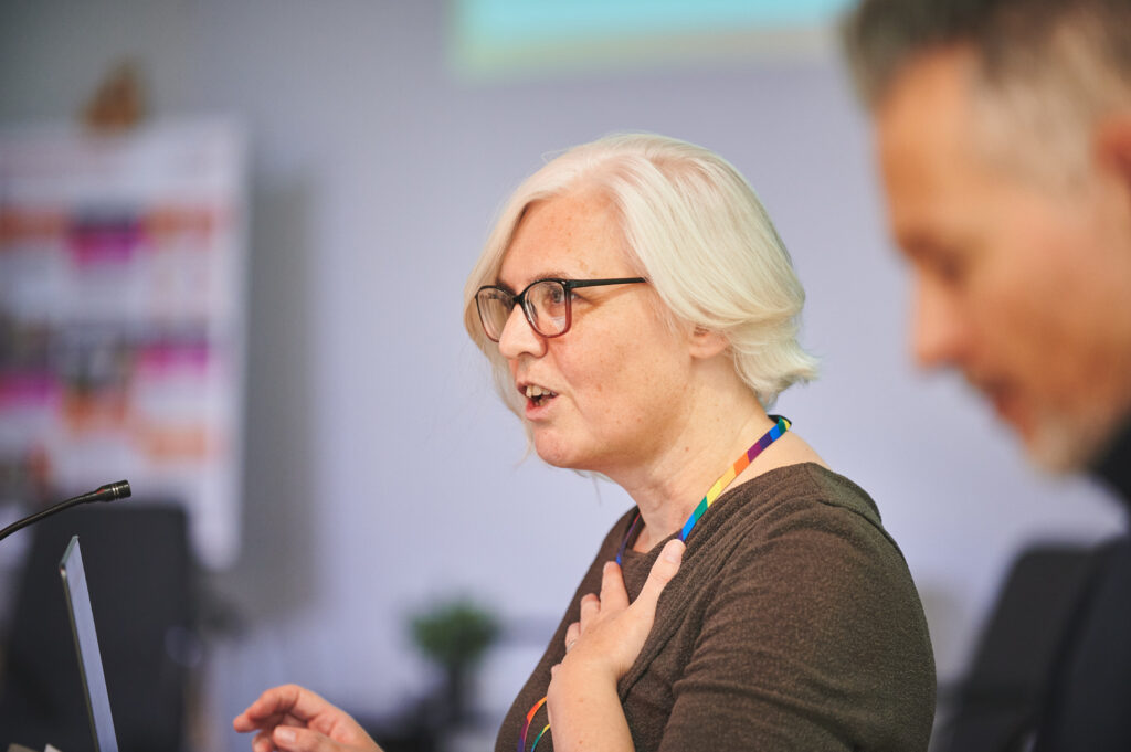 Ruth Leonard delivering her talk on stage